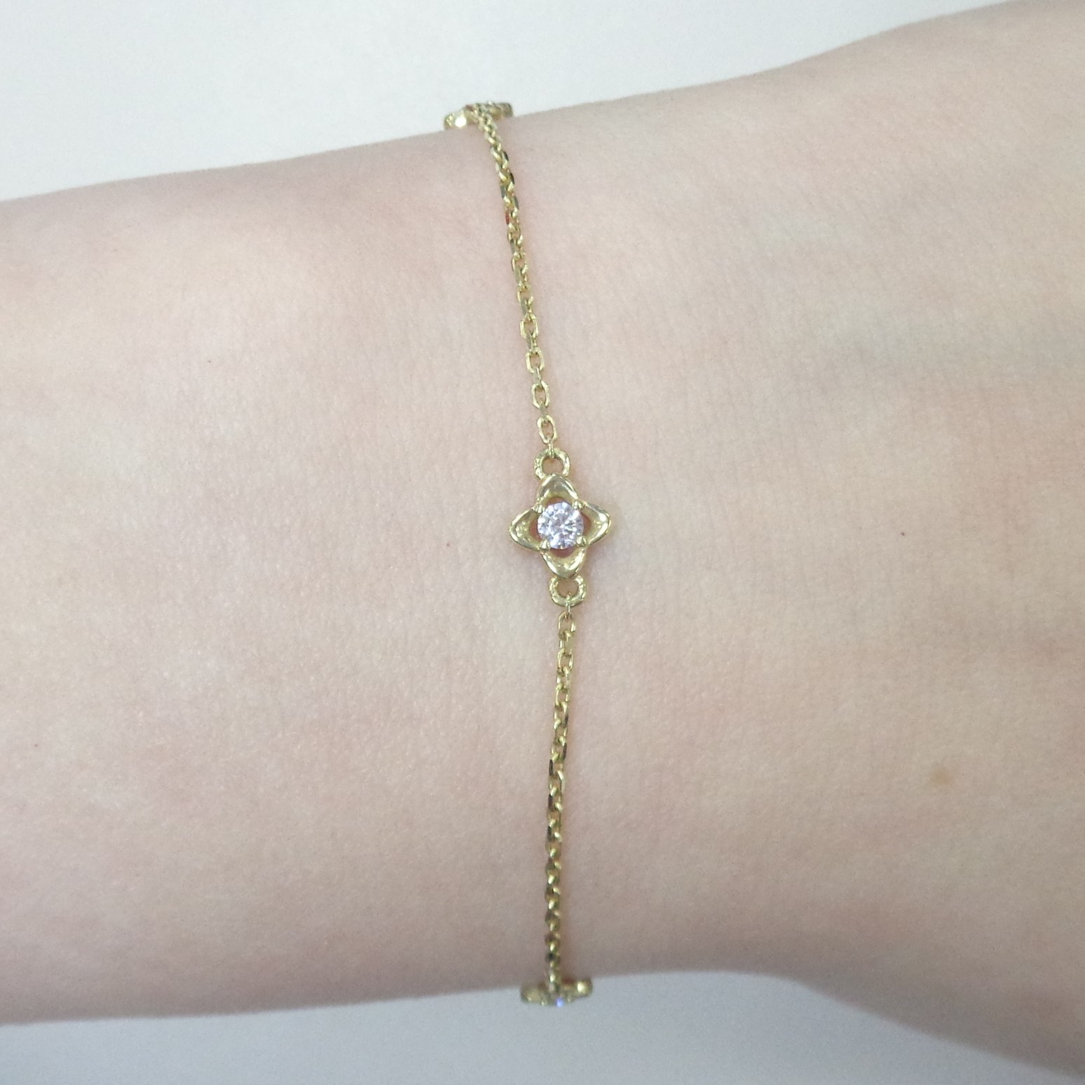 Золотой браслет 585 пробы; желтое золото; плетение Якорное; вставки 3 Фианит бесцв.;